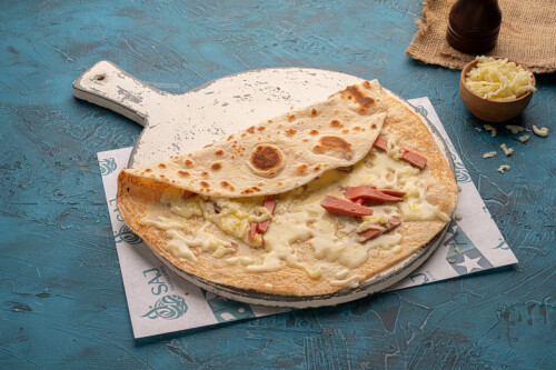 Image for 'منقوشة مرتديلا مع قشقوان' Item
